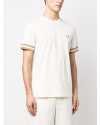 hellbeige besticktes T-Shirt mit einem Rundhalsausschnitt von Fred Perry