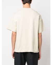 hellbeige besticktes T-Shirt mit einem Rundhalsausschnitt von Emporio Armani