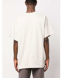 hellbeige besticktes T-Shirt mit einem Rundhalsausschnitt von adidas