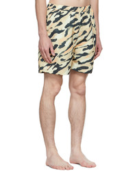 hellbeige Camouflage Badeshorts von Nanushka