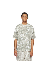 hellbeige Camouflage T-Shirt mit einem Rundhalsausschnitt