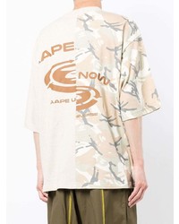 hellbeige Camouflage T-Shirt mit einem Rundhalsausschnitt von AAPE BY A BATHING APE