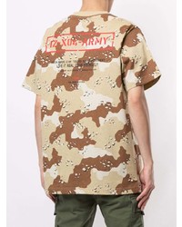 hellbeige Camouflage T-Shirt mit einem Rundhalsausschnitt von Izzue