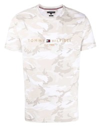 hellbeige Camouflage T-Shirt mit einem Rundhalsausschnitt von Tommy Hilfiger