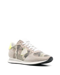 hellbeige Camouflage Wildleder niedrige Sneakers von Philippe Model Paris