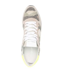 hellbeige Camouflage Wildleder niedrige Sneakers von Philippe Model Paris