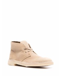 hellbeige Chukka-Stiefel aus Leder von Clarks Originals