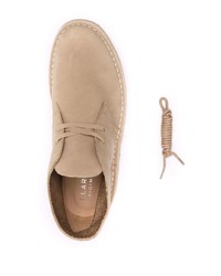 hellbeige Chukka-Stiefel aus Leder von Clarks Originals