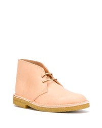 hellbeige Chukka-Stiefel aus Leder von Clarks Originals