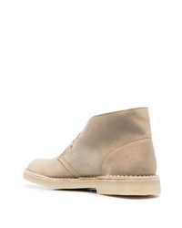 hellbeige Chukka-Stiefel aus Leder von Clarks Originals