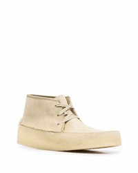 hellbeige Chukka-Stiefel aus Wildleder von Clarks Originals