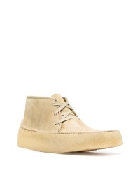 hellbeige Chukka-Stiefel aus Wildleder von Clarks Originals