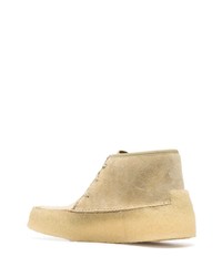 hellbeige Chukka-Stiefel aus Wildleder von Clarks Originals