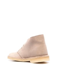 hellbeige Chukka-Stiefel aus Wildleder von Clarks Originals