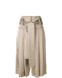 hellbeige Bermuda-Shorts mit Falten