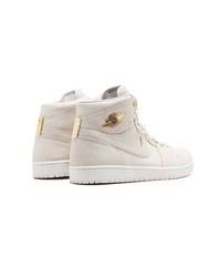 hellbeige hohe Sneakers aus Leder von Jordan