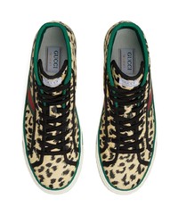 hellbeige hohe Sneakers aus Segeltuch mit Leopardenmuster von Gucci