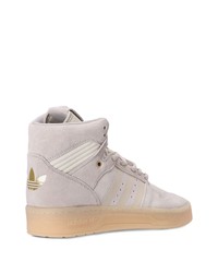 hellbeige hohe Sneakers aus Wildleder von adidas