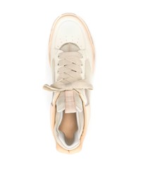 hellbeige hohe Sneakers von Alexander McQueen