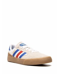 hellbeige horizontal gestreifte Leder niedrige Sneakers von adidas