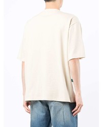 hellbeige horizontal gestreiftes T-Shirt mit einem Rundhalsausschnitt von Coohem