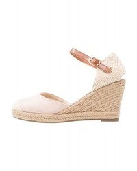 hellbeige Keilpumps von Refresh