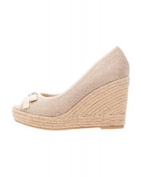 hellbeige Keilpumps von Wallis
