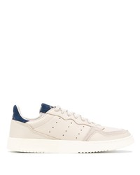 hellbeige Leder niedrige Sneakers von adidas