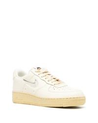 hellbeige Leder niedrige Sneakers von Nike