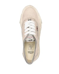 hellbeige Leder niedrige Sneakers von Maison Mihara Yasuhiro