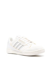 hellbeige Leder niedrige Sneakers von adidas