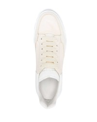 hellbeige Leder niedrige Sneakers von Alexander McQueen