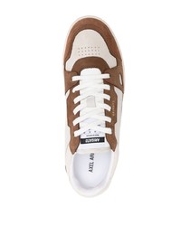 hellbeige Leder niedrige Sneakers von Axel Arigato