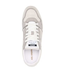 hellbeige Leder niedrige Sneakers von Axel Arigato