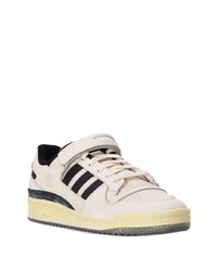 hellbeige Leder niedrige Sneakers von adidas