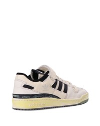 hellbeige Leder niedrige Sneakers von adidas