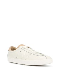 hellbeige Leder niedrige Sneakers von adidas