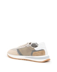 hellbeige Leder niedrige Sneakers von Philippe Model Paris