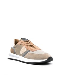 hellbeige Leder niedrige Sneakers von Philippe Model Paris