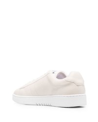 hellbeige Leder niedrige Sneakers von Axel Arigato