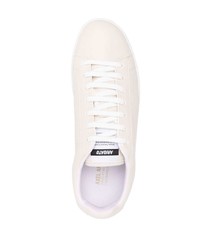 hellbeige Leder niedrige Sneakers von Axel Arigato