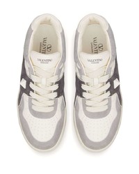 hellbeige Leder niedrige Sneakers von Valentino Garavani