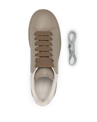 hellbeige Leder niedrige Sneakers von Alexander McQueen