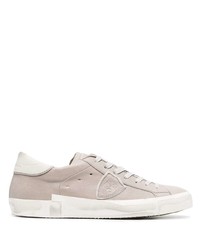 hellbeige Leder niedrige Sneakers von Philippe Model Paris