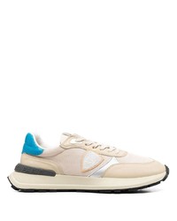 hellbeige Leder niedrige Sneakers von Philippe Model Paris