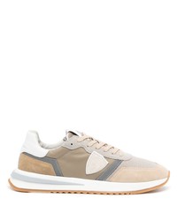 hellbeige Leder niedrige Sneakers von Philippe Model Paris