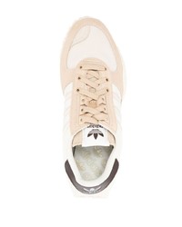 hellbeige Leder niedrige Sneakers von adidas