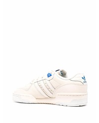 hellbeige Leder niedrige Sneakers von adidas