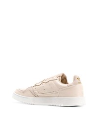 hellbeige Leder niedrige Sneakers von adidas