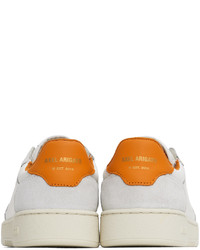 hellbeige Leder niedrige Sneakers von Axel Arigato